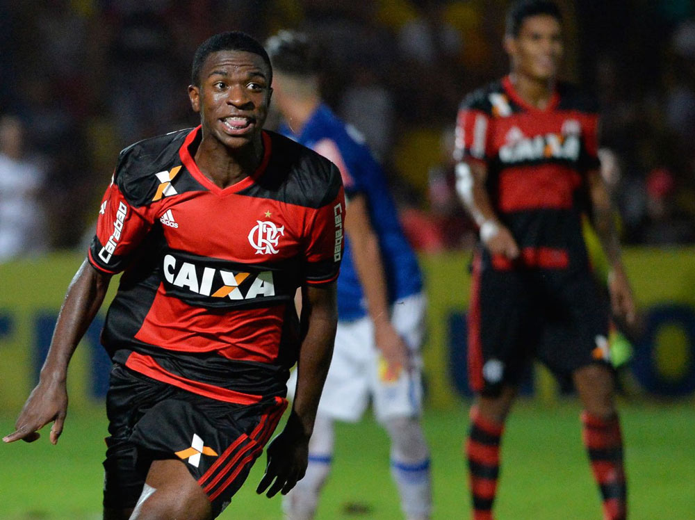 Vinicius ra mắt câu lạc bộ Flamengo vào năm 2015 và bắt đầu hành trình trở thành một cầu thủ chuyên nghiệp