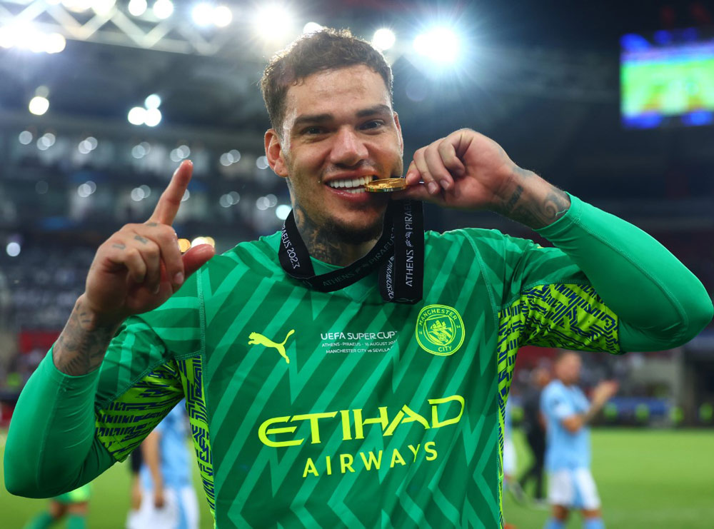 Đời tư của Ederson cũng góp phần làm nên hình ảnh đặc biệt của một ngôi sao sân cỏ.