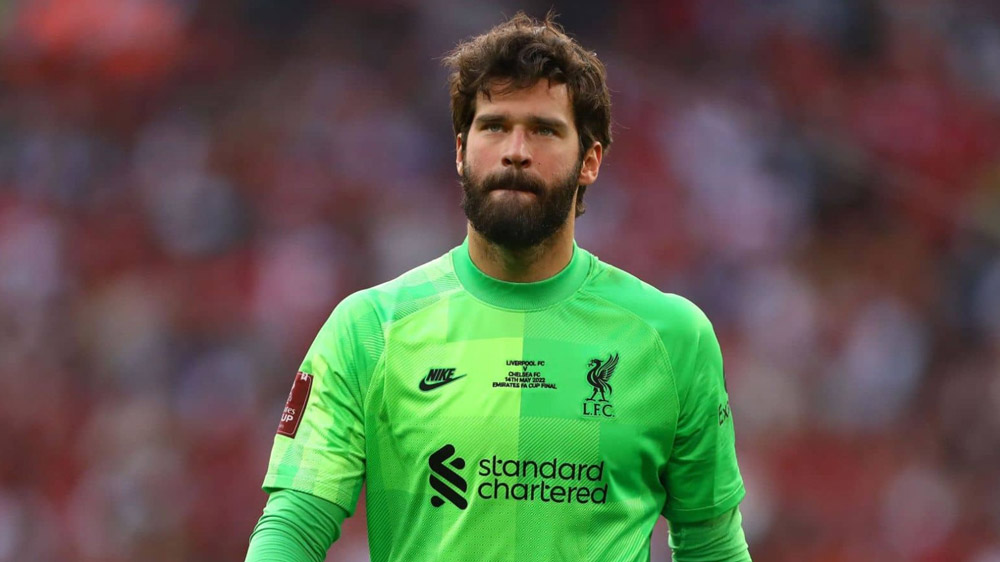 Trong mùa giải 2019–20, Alisson giúp Liverpool giành chức vô địch FIFA Club World Cup và kết thúc mùa giải với danh hiệu Premier League