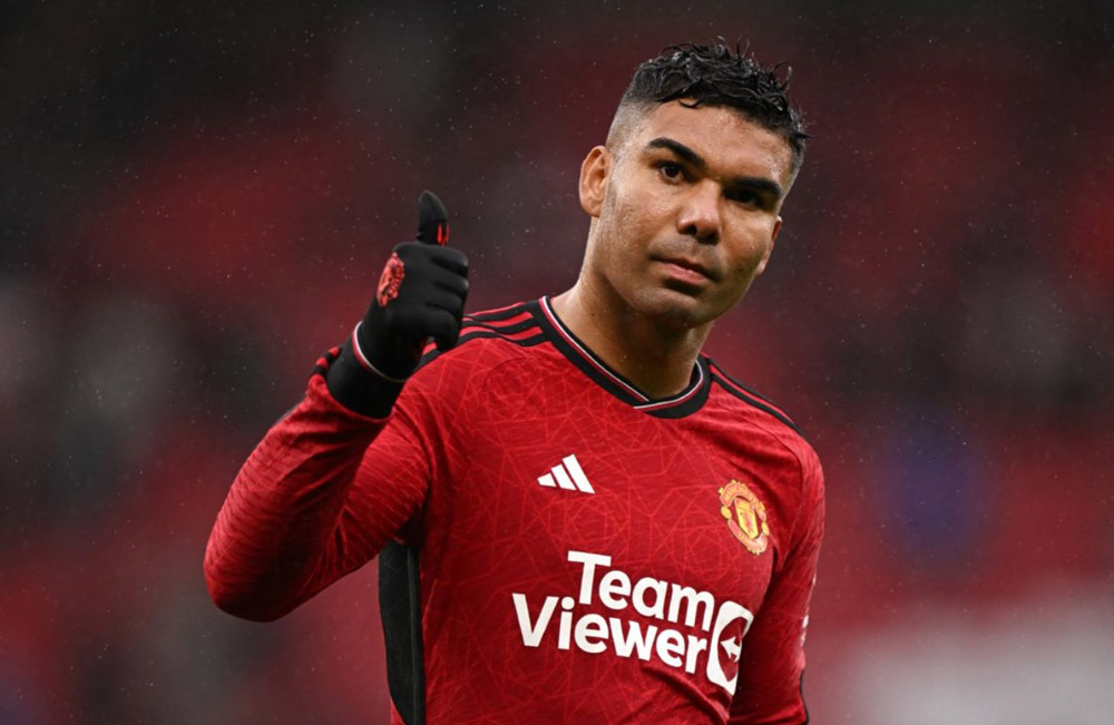 Casemiro gia nhập Manchester United và đóng vai trò quan trọng giúp Manchester United giành chức vô địch EFL Cup