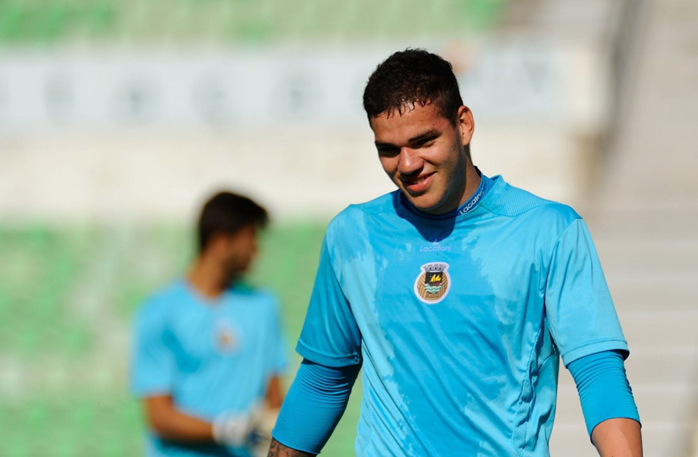 Ederson chuyển đến Rio Ave - nơi anh khẳng định tài năng và được gọi lên đội tuyển U-23 Brazil nhờ phong độ xuất sắc.