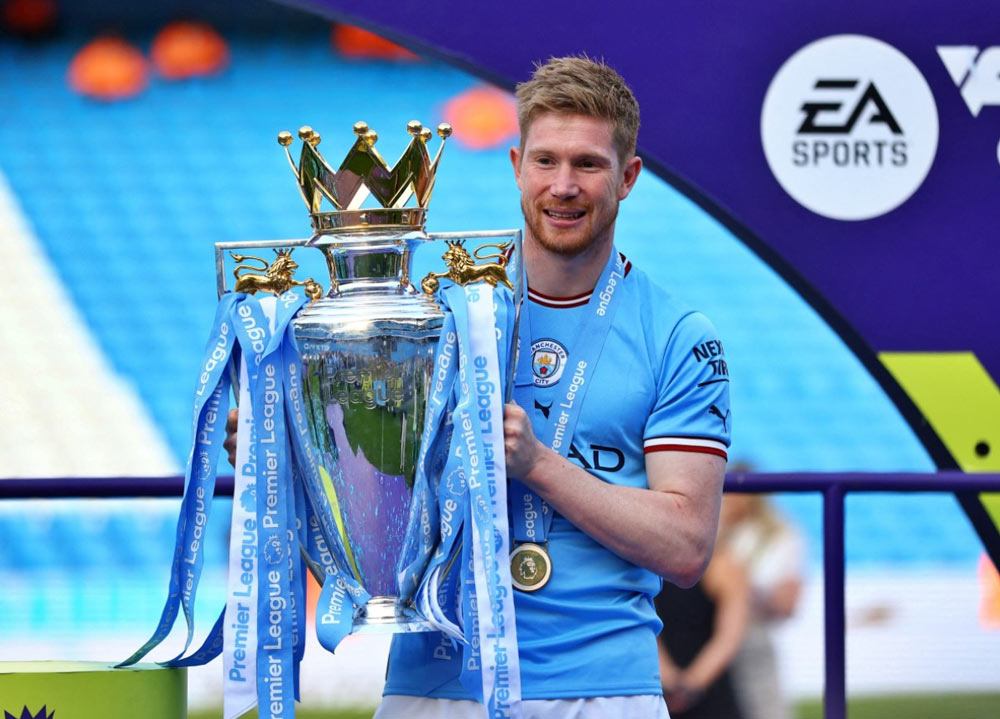 Kevin De Bruyne là một tiền vệ hiện đang thi đấu cho Manchester City và là đội trưởng đội tuyển Bỉ